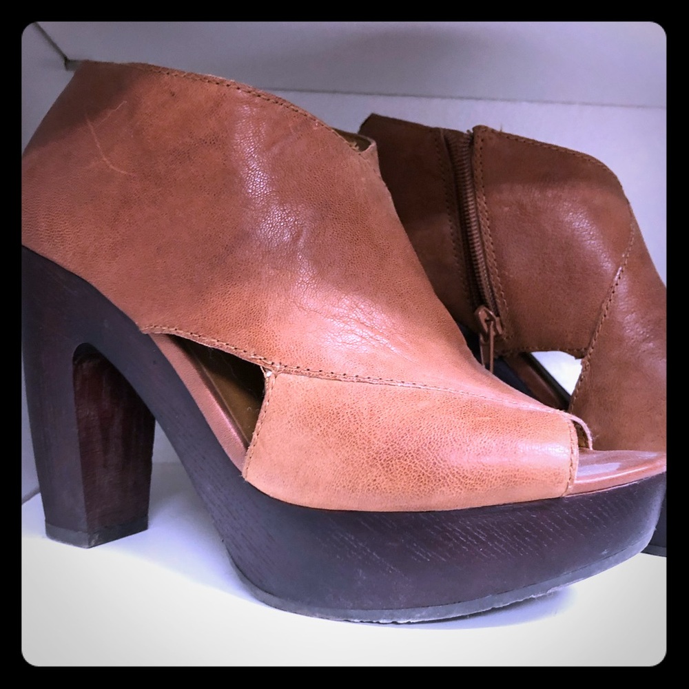 Lucky Brand brown wedge shoe!